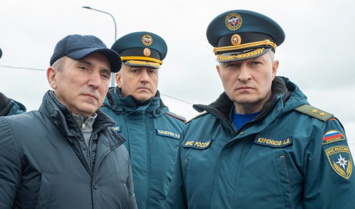 ​Александр Моор и Александр Куренков осмотрели дамбы в Ялуторовске