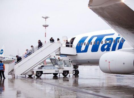 Самолет Utair с депутатами и митрополитом на борту экстренно приземлился из-за треснувшего лобового стекла