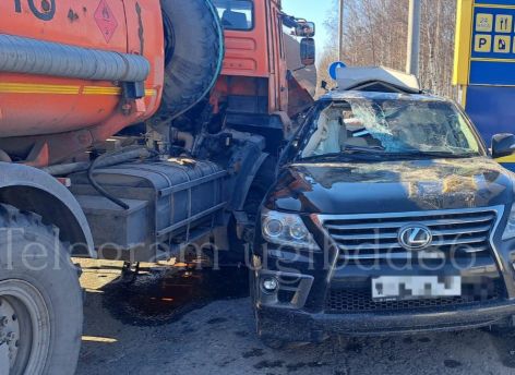 В ХМАО водитель «Lexus» устроил ДТП с двумя «КАМАЗами»