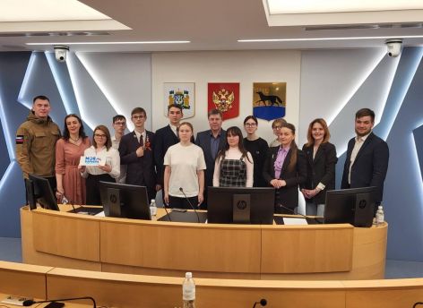 ​Сургутские школьники познакомились с работой депутатов
