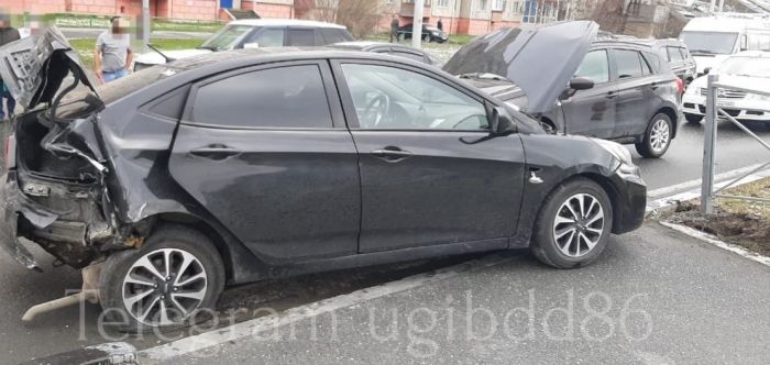 ​В Сургуте при столкновении двух авто пострадала женщина