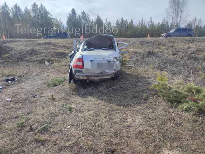 ​В ХМАО погиб человек после съезда легковушки в кювет
