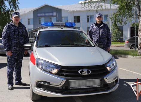 В Ханты-Мансийске потерявшийся ребенок чуть не угодил под колеса машины