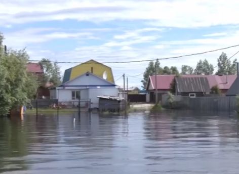 В ХМАО прекратился рост уровня воды в Оби, но дома продолжает топить