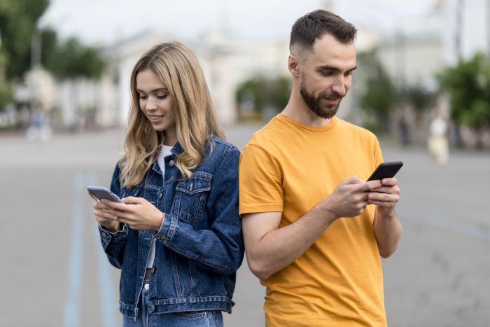 ​А что в телефоне? Каждый второй югорчанин знает пароль от смартфона жены