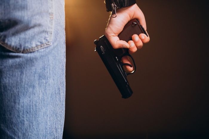 ​В ХМАО в мужчину выстрелили посреди города на глазах у детей