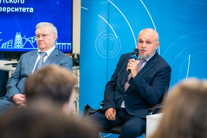 Новый министр энергетики в Сургуте встретился со студентами, обсудил подготовку кадров и похвалил Сургутнефтегаз
