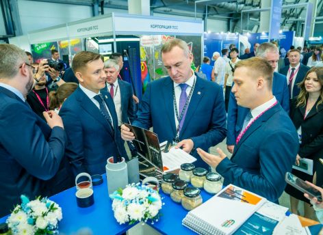 Делегация Югры работает на Иннопроме в Екатеринбурге