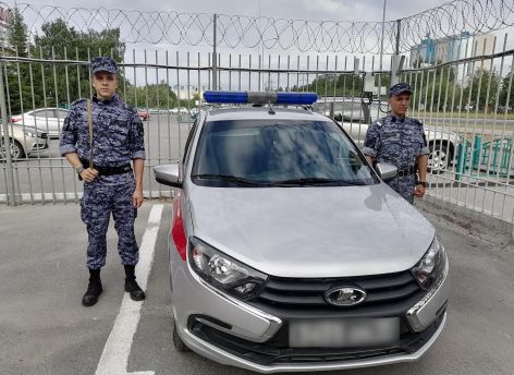 В Югре сотрудники Росгвардии получили новые служебные автомобили