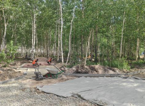 В парке в 20А микрорайоне Сургута появится спортплощадка и сцена