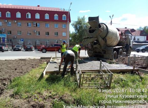 В Нижневартовске восстанавливают дороги после ремонтов теплотрасс