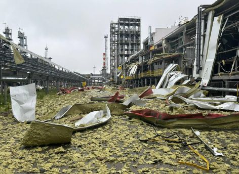Восемь человек пострадали и один погиб при взрыве на предприятии в ЯНАО