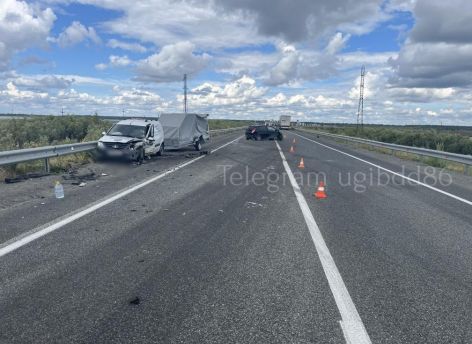 Под Сургутом произошло ДТП с участием четырех автомобилей