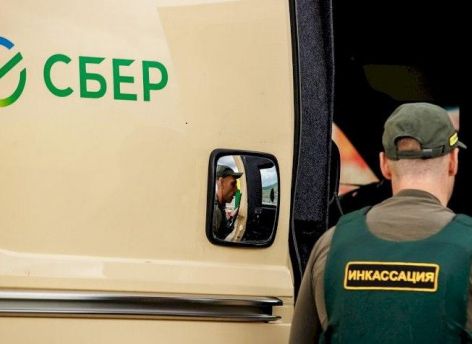 Доставляют деньги на вертолетах и катерах, заменяют кассиров: Сбер рассказал о службе инкассации на Урале