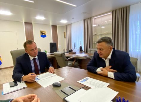 Глава Сургута Максим Слепов встретился с представителями Юнипро