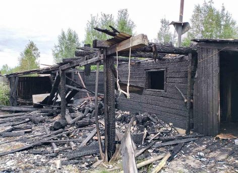 В Сургутском районе загорелась баня