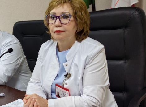 Ирина Урванцева прервала отпуск из-за массового отравления в Сургутском кардиоцентре