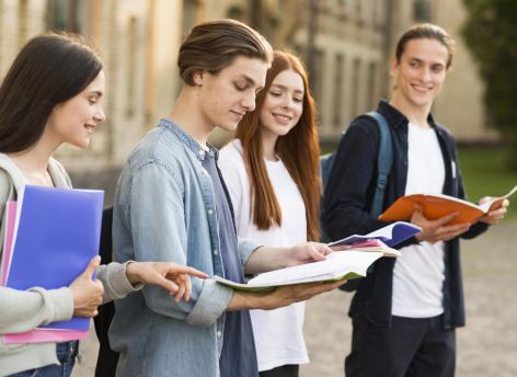 Родители негодуют: 36% югорчан недовольны условиями договоров на целевое обучение