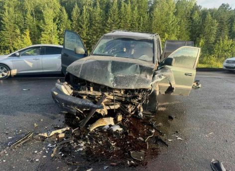 На границе Тюменской области и Югры обгон фуры привел к страшной аварии