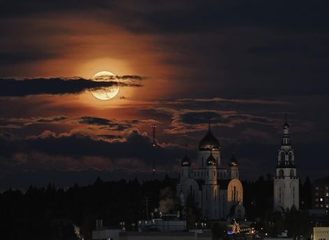 Суперлуние поразило югорчан // ФОТОФАКТ