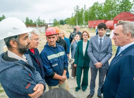 Руслан Кухарук взял на контроль затягивающееся строительство больницы в Приобье
