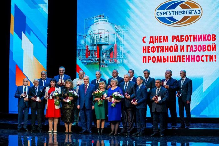 ​Руслан Кухарук и Максим Слепов поздравили сотрудников «Сургутнефтегаз» и «Газпром трансгаз Сургут»