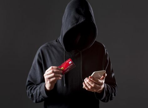 Мошенники похитили почти 5 млн рублей с банковских карт югорчан за один день