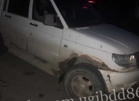 В ХМАО водитель УАЗ сдал назад и наехал на женщину