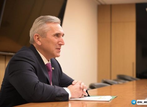 Александр Моор и Дмитрий Чернышенко обсудили науку и образование