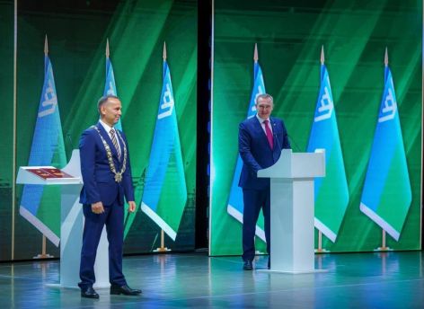 Руслан Кухарук поздравил Вадима Шумкова с переизбранием на пост губернатора Курганской области