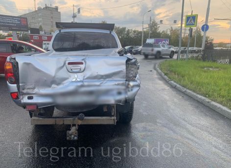 В Сургуте водитель грузовика устроил ДТП с пострадавшим
