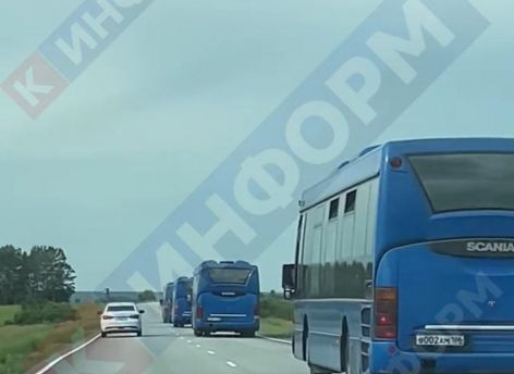 Легендарные синие автобусы уехали из Сургута к новым владельцам