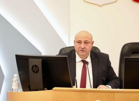 Власти Сургута решили упразднить два департамента