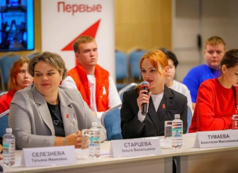 Молодые югорчане презентовали Руслану Кухаруку свои идеи и проекты