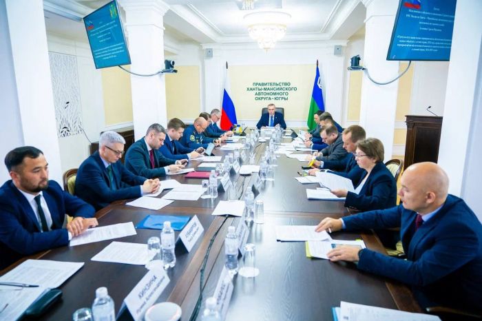 ​Руслан Кухарук обсудил с ответственными чиновниками готовность Югры к отопительному сезону