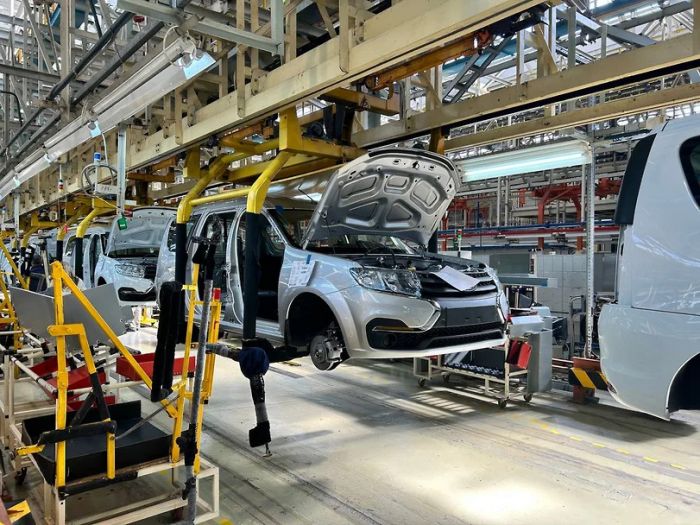 Первый отечественный электромобиль Lada e-Largus запущен в производство