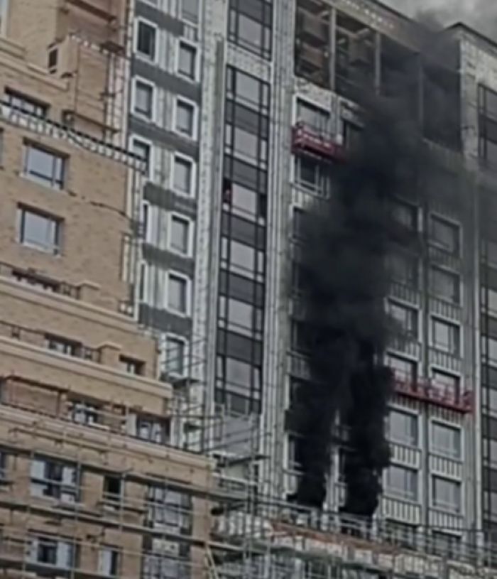 В Сургуте горит ЖК «Гудзон»