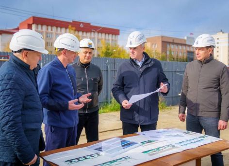 Руслан Кухарук приехал в Сургут и поторопил местных строителей