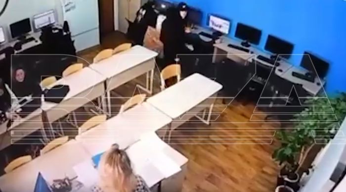 ​Преподаватель отбилась от напавшего с ножом экс-студента в Лангепасе