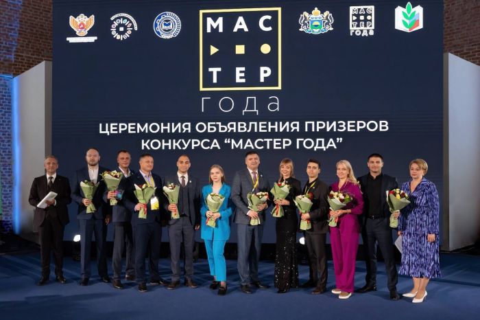 ​Руслан Кухарук поздравил студентов и преподавателей колледжей и поддержал сургутянина, участвующего в федеральном конкурсе