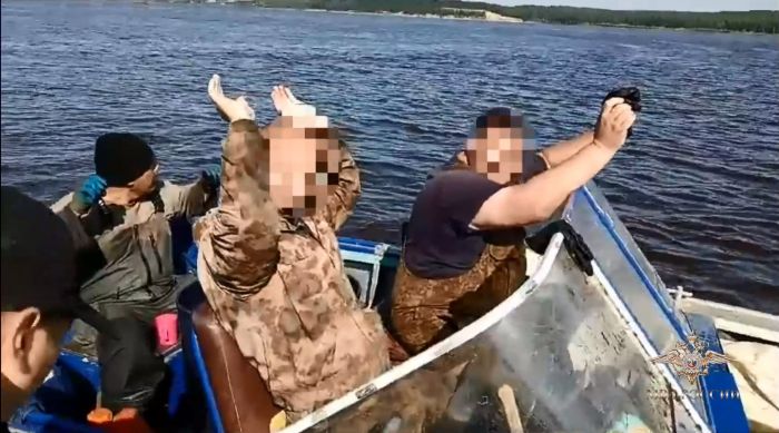 ​Югорчане выловили краснокнижных рыб, а потом пытались скрыться от полиции