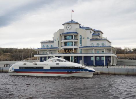 Между ХМАО и ЯНАО ввели дополнительные речные рейсы
