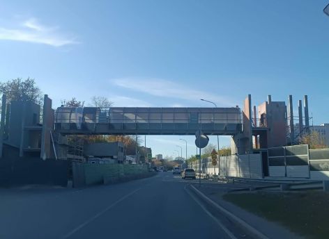 Новый надземный пешеходный переход в Тюмени повысит безопасность
