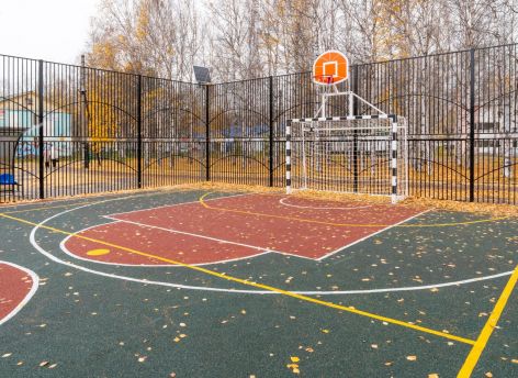В Сургуте в микрорайоне «Строитель» откроют круглогодичную спортплощадку