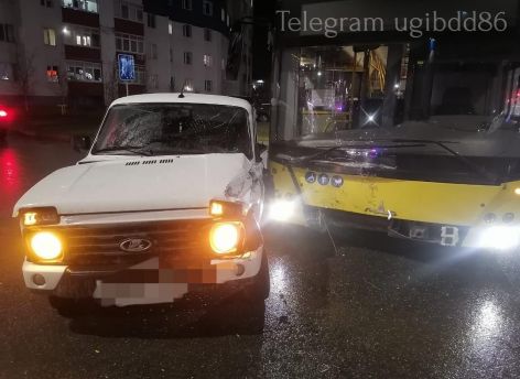 Пассажирский автобус попал в ДТП в Сургуте: пострадали два человека