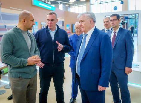 Владимир Богданов показал Артему Жоге политехнический центр, где прошли подготовку более миллиона квалифицированных специалистов