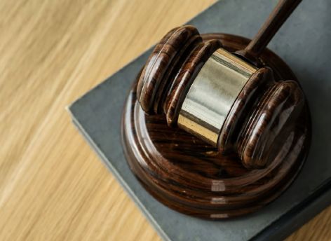 В Сургуте мужчина попал под суд из-за угона авто и кражи телевизора