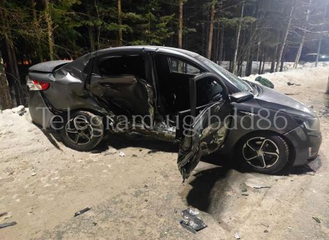 В Югорске столкнулись два легковых автомобиля