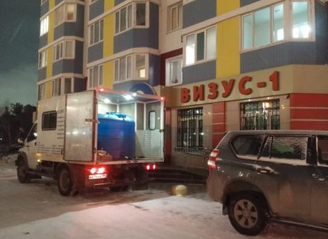В Сургуте решили проблему с черной водой в кранах на улице Ивана Захарова