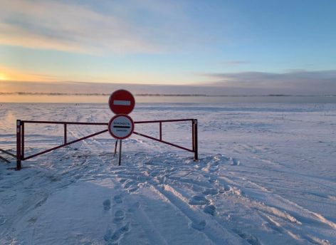 В Югре начали обустраивать зимние автодороги и ледовые переправы